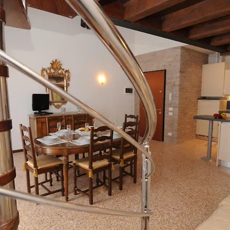 Sunny Canal A/c Wifi * 威尼斯