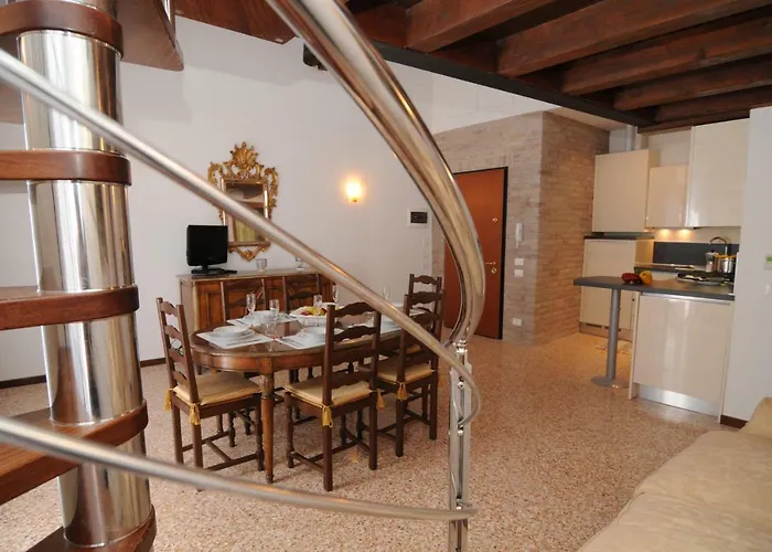 Sunny Canal A/c Wifi * 威尼斯