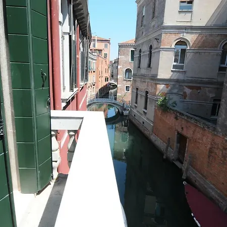 Sunny Canal A/c Wifi Lägenhet