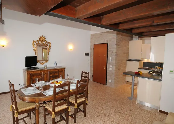 Sunny Canal A/c Wifi * Velence